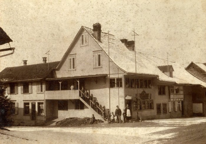 Ecke Frauenfelder-Bahnhofstrasse ca 1900.jpg